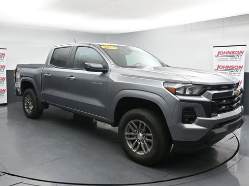 Used 2023 Chevrolet Colorado LT w/ LT Convenience Package II AWD/4WD image 2