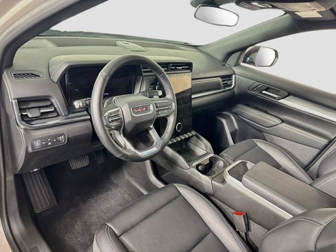 Used 2025 GMC Terrain Elevation w/ Elevation Premium Package AWD/4WD image 3