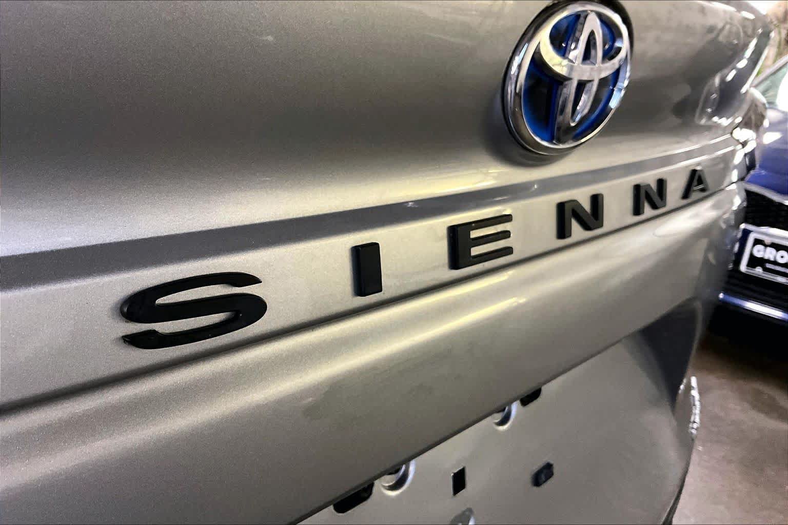 Certified 2024 Toyota Sienna LE FWD image 10