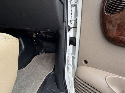 Used 2005 GMC TopKick C4500 4x4 Crew Cab image 53