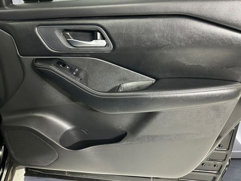 Used 2024 Nissan Rogue SV image 15