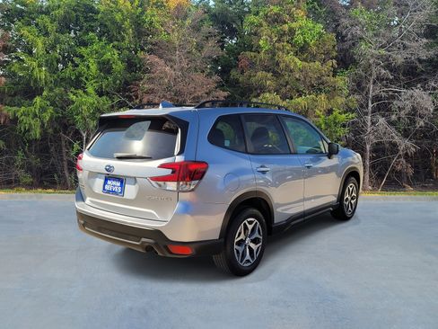 Used 2023 Subaru Forester Premium image 17