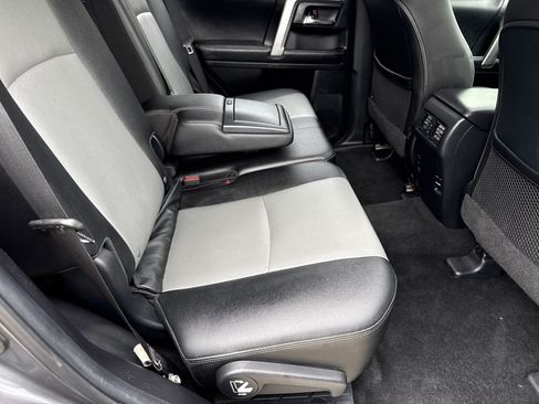 Used 2017 Toyota 4Runner SR5 Premium RWD image 15