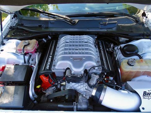 Used 2015 Dodge Challenger SRT Hellcat RWD image 18