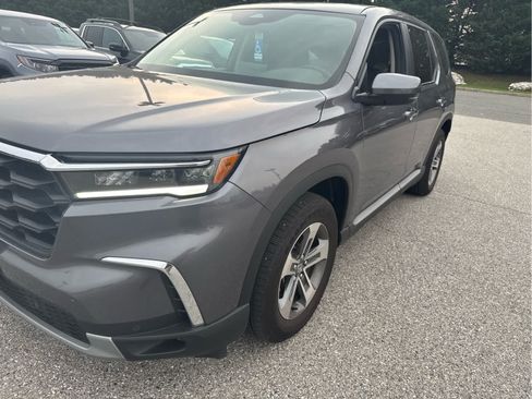 Used 2025 Honda Pilot EX-L image 11