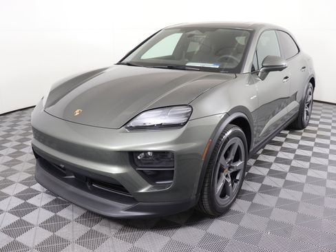Used 2025 Porsche Macan Electric image 11