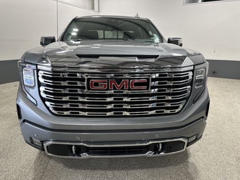 Used 2024 GMC Sierra 1500 Denali w/ Denali Reserve Package AWD/4WD image 12