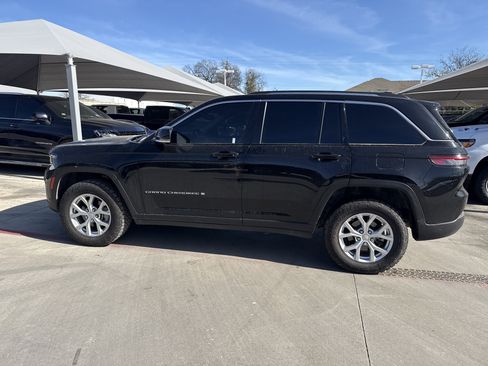 Used 2023 Jeep Grand Cherokee Limited w/ Luxury Tech Group II image 5