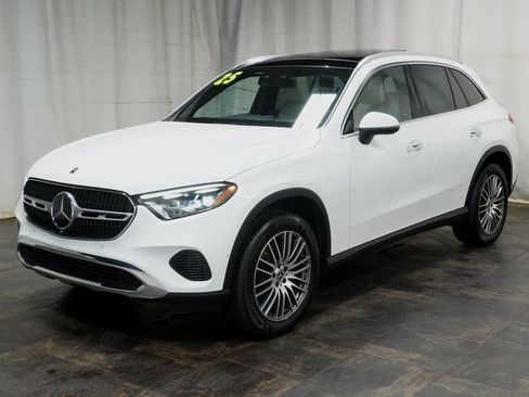 Used 2025 Mercedes-Benz GLC 300 4MATIC image 2