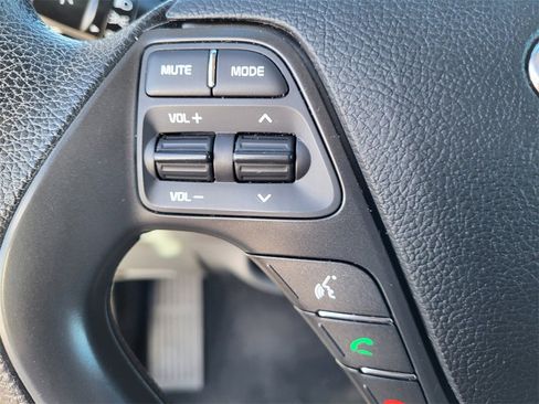 Used 2017 Kia Forte LX w/ LX Popular Package image 21