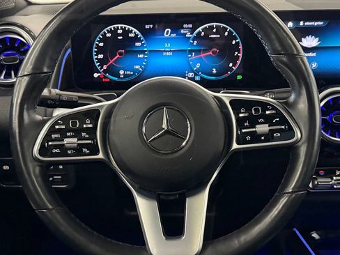 Used 2023 Mercedes-Benz GLB 250 4MATIC w/ Premium Package image 16