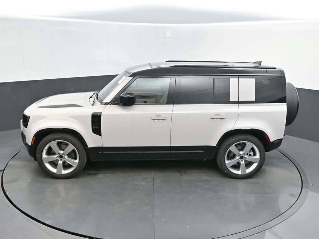 Used 2026 Land Rover Defender 110 X-Dynamic SE AWD/4WD image 34