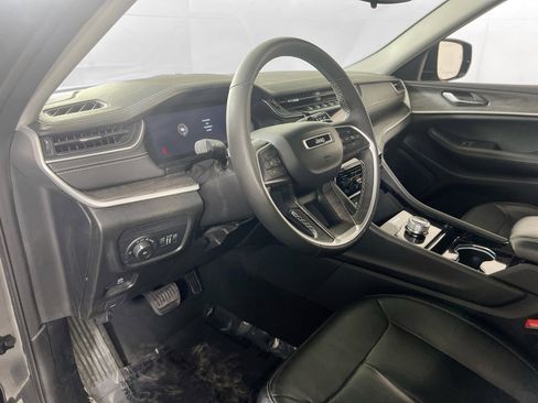 Used 2023 Jeep Grand Cherokee Limited w/ Black Appearance Package RWD image 9