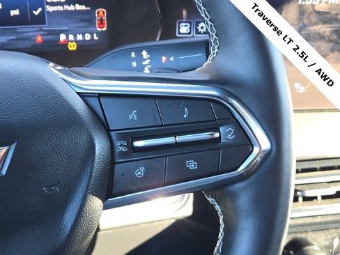 Used 2025 Chevrolet Traverse LT image 27