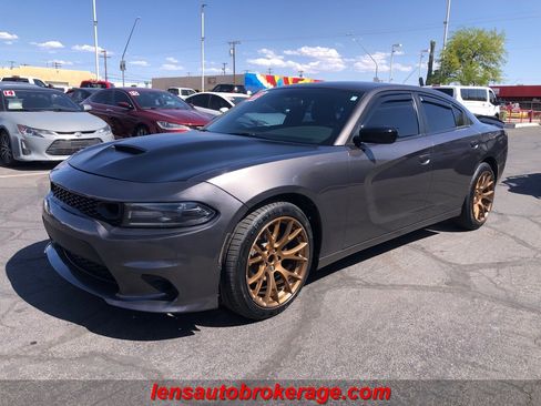 Used 2020 Dodge Charger SXT w/ Blacktop Package image 4