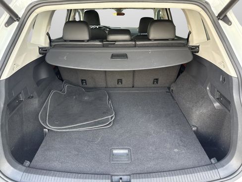 Used 2019 Volkswagen Tiguan SEL Premium image 40