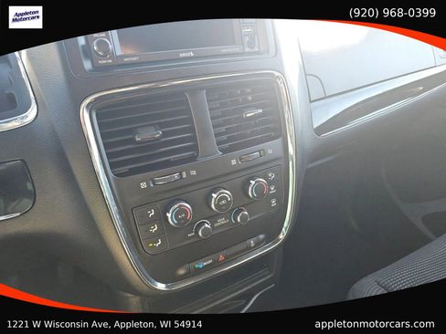 Used 2020 Dodge Grand Caravan SE image 18