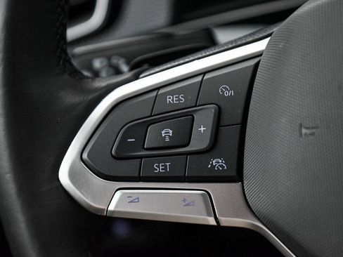 Used 2026 Volkswagen Atlas Cross Sport SEL R-Line AWD/4WD image 30