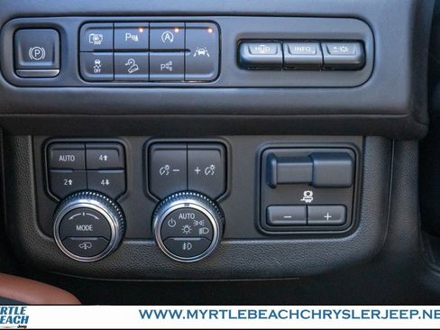 Used 2024 GMC Yukon Denali Ultimate image 31