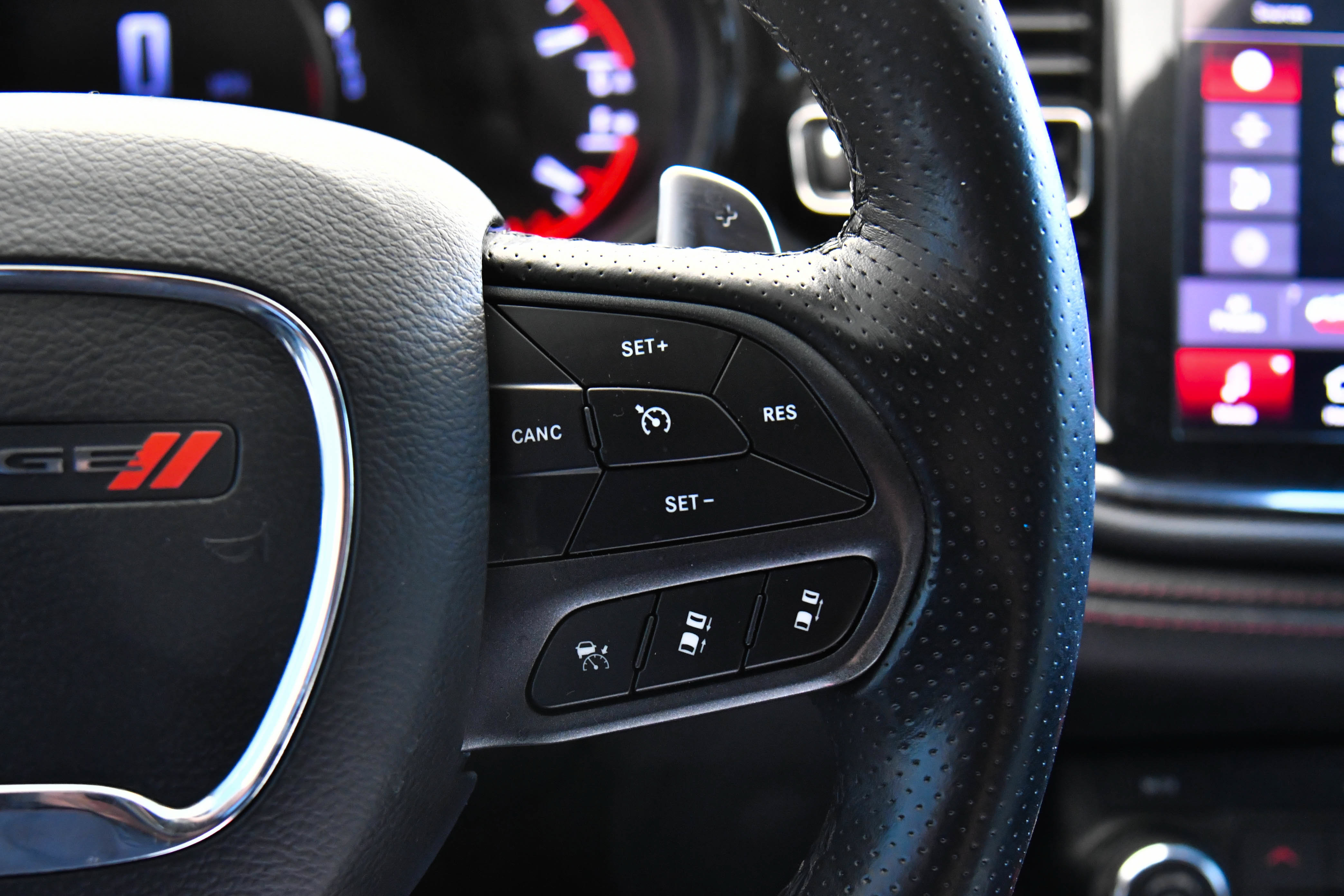 Used 2021 Dodge Durango R/T w/ Technology Group RWD image 34