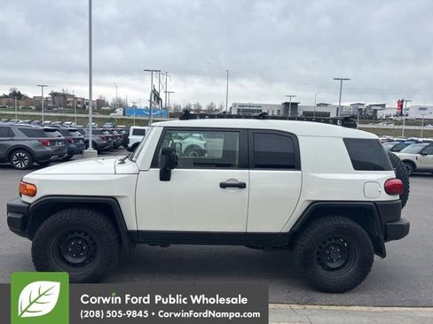 Used 2012 Toyota FJ Cruiser 4WD w/ Upgrade Pkg image 4