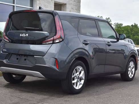 Used 2025 Kia Soul LX w/ LX Technology Package FWD image 13