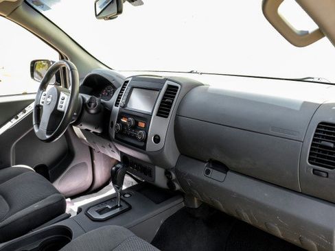 Used 2021 Nissan Frontier SV w/ Midnight Edition Floor Mats image 12