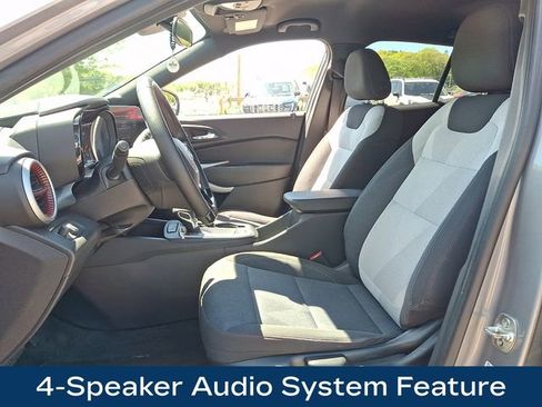 Used 2024 Chevrolet Trax RS FWD image 2