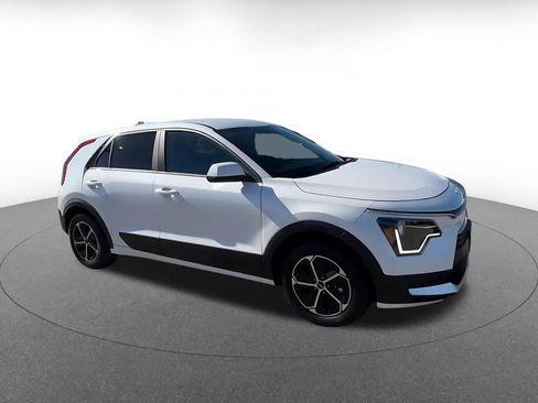 Used 2026 Kia Niro LX FWD image 2