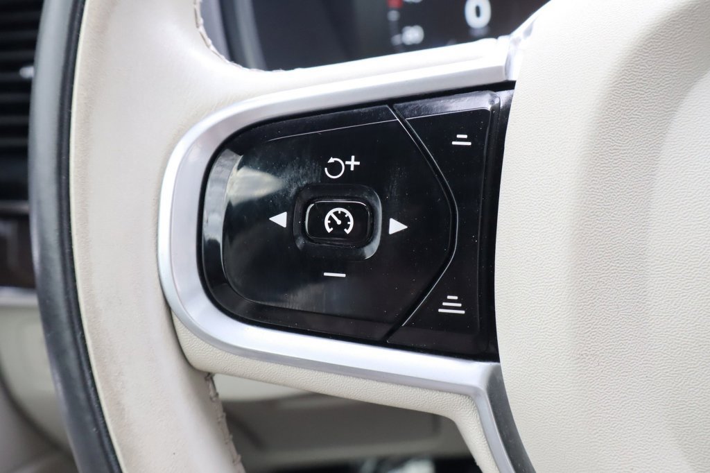 Used 2016 Volvo XC90 T6 Momentum w/ Momentum Plus Package AWD/4WD image 25