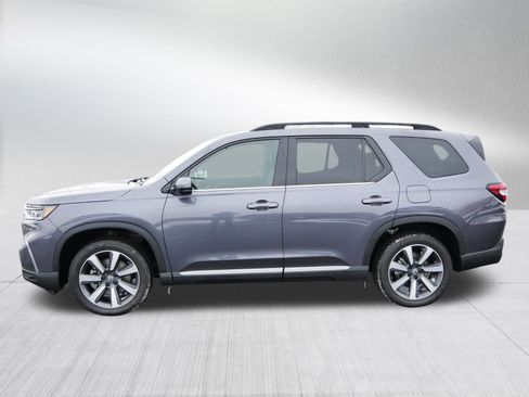 Certified 2025 Honda Pilot Touring image 4