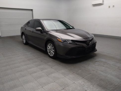 Used 2019 Toyota Camry LE FWD image 13