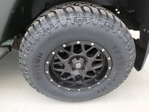 Used 2014 Jeep Wrangler Unlimited Rubicon w/ Dual Top Group AWD/4WD image 31