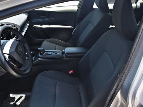 Used 2024 Toyota Prius LE FWD image 8