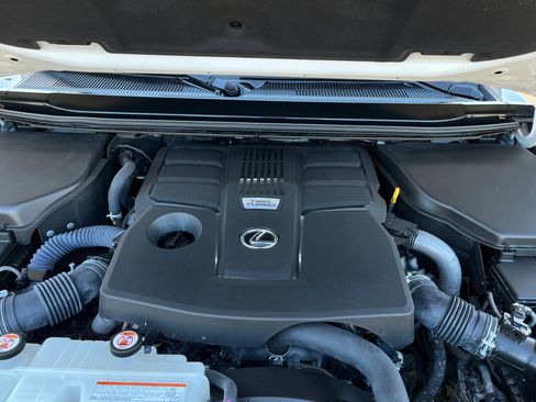 Used 2024 Lexus GX 550 w/ Accessory Package (Z1) image 22