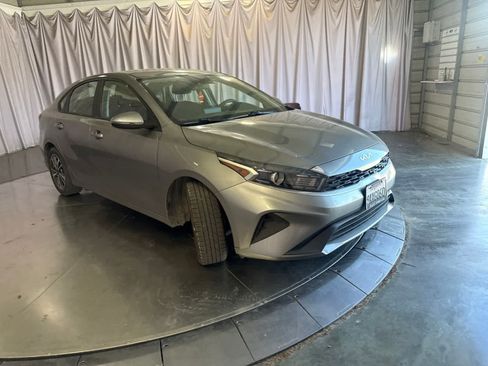 Used 2022 Kia Forte LXS w/ LXS Technology Package FWD image 2