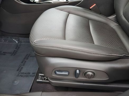 Used 2023 Buick Encore GX Essence FWD image 17