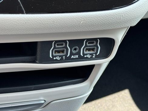 Used 2023 Chrysler Pacifica Touring-L FWD image 25