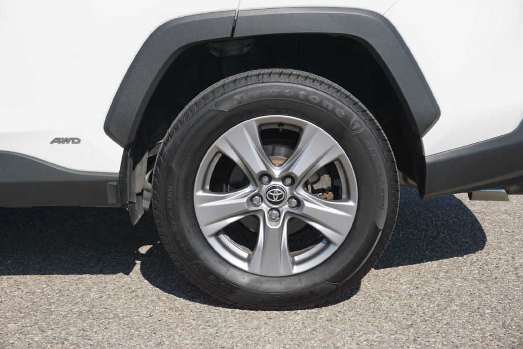 Used 2024 Toyota RAV4 XLE AWD/4WD image 9