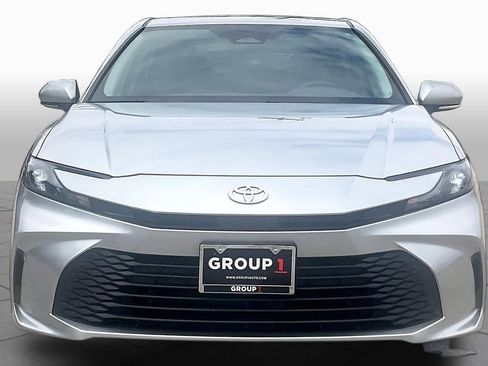 Used 2025 Toyota Camry LE w/ Convenience Package FWD image 4