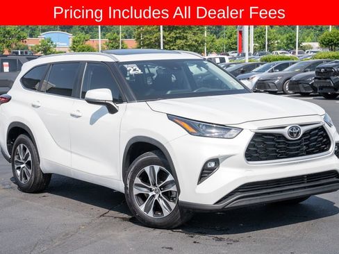 Used 2023 Toyota Highlander XLE FWD image 1