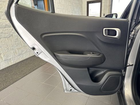 Used 2025 Hyundai Venue SEL FWD image 41