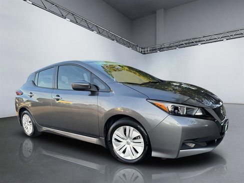 Used 2022 Nissan Leaf S image 26