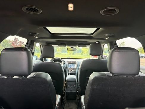 Used 2018 Ford Explorer Sport w/ Ford Safe & Smart Package AWD/4WD image 14