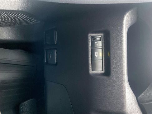 Used 2025 Toyota RAV4 LE FWD image 31