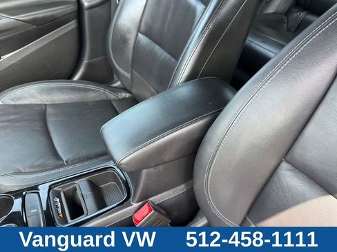 Used 2018 Chevrolet Cruze Premier FWD image 12