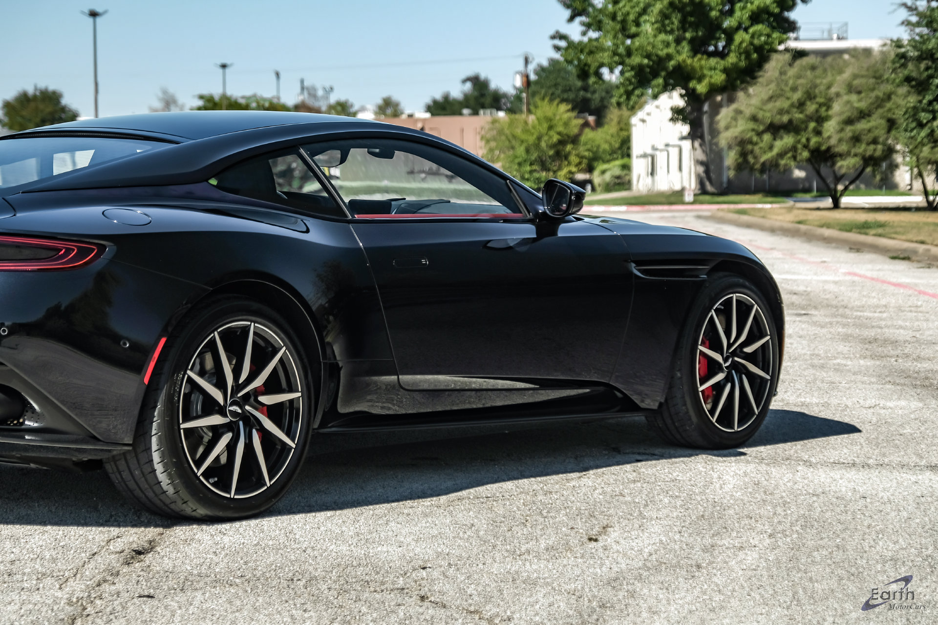 Used 2021 Aston Martin DB11 Coupe RWD image 16