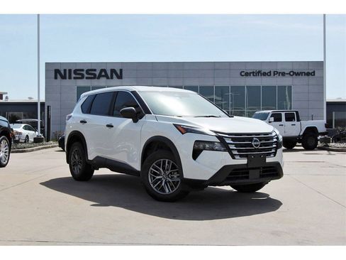 Used 2024 Nissan Rogue S image 1