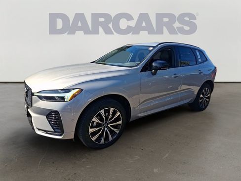 Used 2025 Volvo XC60 B5 Plus AWD/4WD image 3