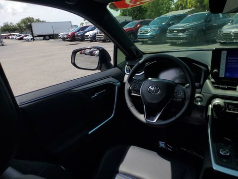 Used 2025 Toyota RAV4 XSE w/ Advanced Technology Package AWD/4WD image 19